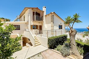 Spacious Villa With Private Jacuzzi Shared Pool and Amazing View RU