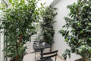 Majo Suites Hotel