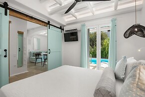 Majo Suites Hotel