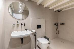 Majo Suites Hotel
