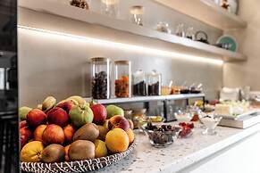 Majo Suites Hotel