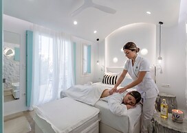 Majo Suites Hotel