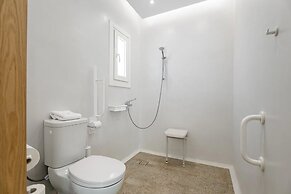 Majo Suites Hotel