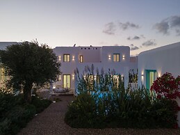 Majo Suites Hotel