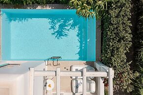 Majo Suites Hotel