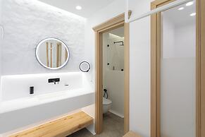 Majo Suites Hotel