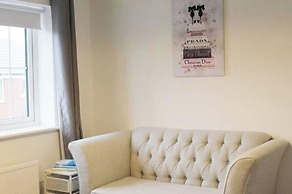 1-bed House - Sleeps 2 - Parking, Wifi