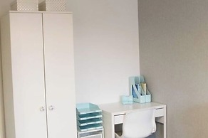 1-bed House - Sleeps 2 - Parking, Wifi