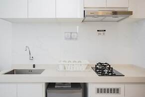 Nice And Comfort Studio Room At Sky House Bsd Apartment