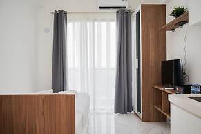 Nice And Comfort Studio Room At Sky House Bsd Apartment