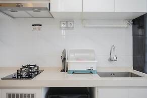 Elegant And Comfy Studio At Sky House Bsd Apartment