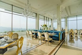 Modern Studio Room With Jacuzzi At Art Deco Apartment