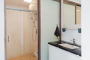 Elegant And Strategic 2Br Sky House Bsd Apartment