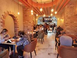The Golden Pera's Hotel & Spa