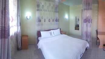 Esstana Hotel