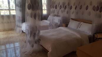 Esstana Hotel