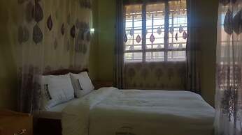 Esstana Hotel