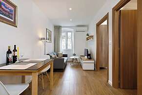 Dominus, Modernly Decorated Suite in City Center