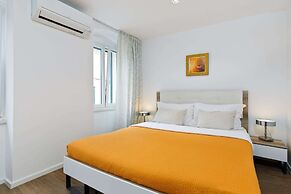 Dominus, Modernly Decorated Suite in City Center