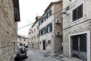 Dominus, Modernly Decorated Suite in City Center