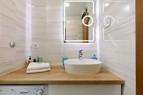 Dominus, Modernly Decorated Suite in City Center