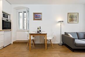 Dominus, Modernly Decorated Suite in City Center