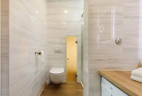 Dominus, Modernly Decorated Suite in City Center