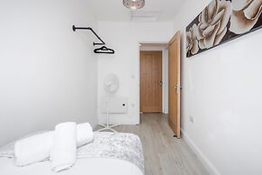 Comfortable 2BR Apartment in Bedford