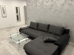 Stunning 3-Room Penthouse W10+W11