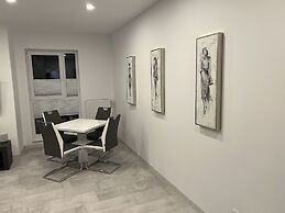 Stunning 3-Room Penthouse W10+W11
