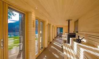 10 Loch View With Loch Views