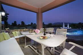 Private Polished Mansion w Private Pool Jacuzzi