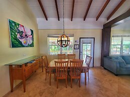 Lucky Duck Villa - Private Beach Escape