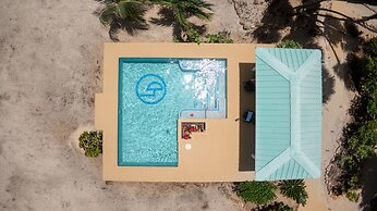Lucky Duck Villa - Private Beach Escape