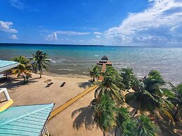 Lucky Duck Villa - Private Beach Escape