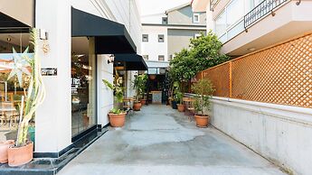 Belci City House