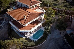Luxurious Villa Philoxenia