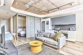 Great Studio With Balcony and City Views