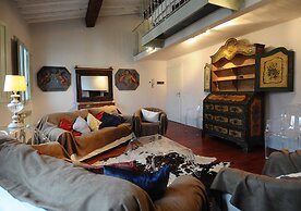 Cozy Central City Apartment