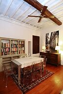 Cozy Central City Apartment