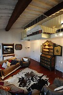 Cozy Central City Apartment