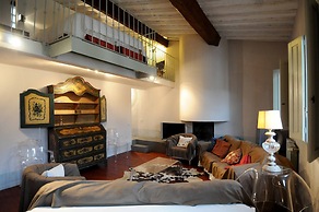 Cozy Central City Apartment