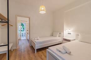 Alamis Hotel & Apartments