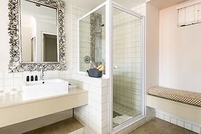 Harbour Square Hotel