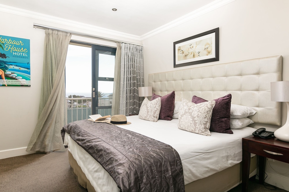 Harbour Square Hotel