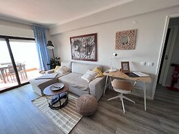 Sunny Ocean View Apartment With Swimming Pool