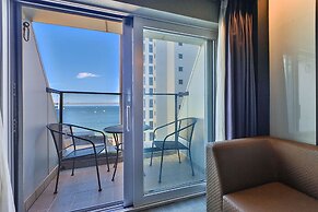 Moon Bay Hotel