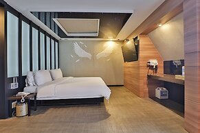 Moon Bay Hotel
