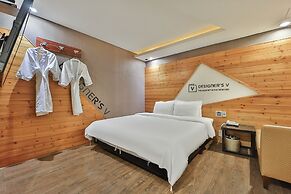 Moon Bay Hotel
