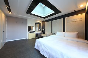 Moon Bay Hotel